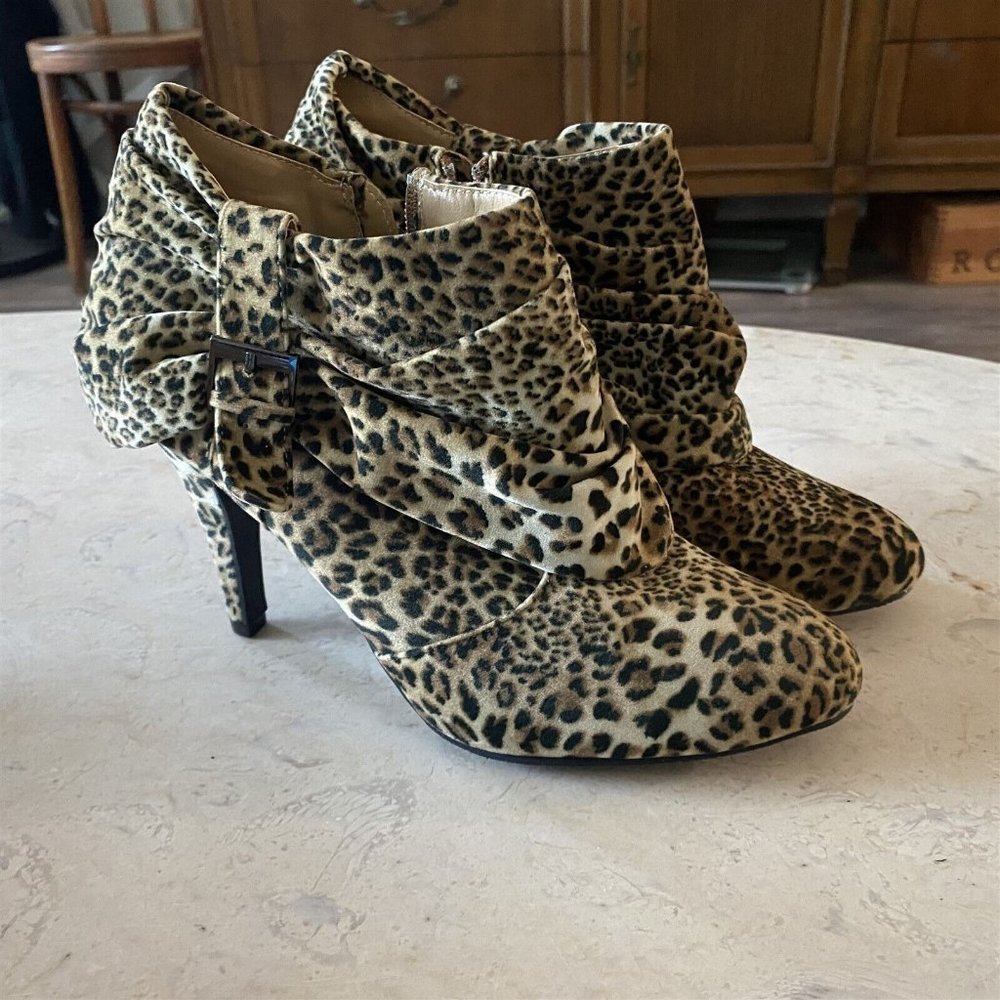 Leopard Print, Slouch Booties with Heel Forever 21 XX1 Size 9